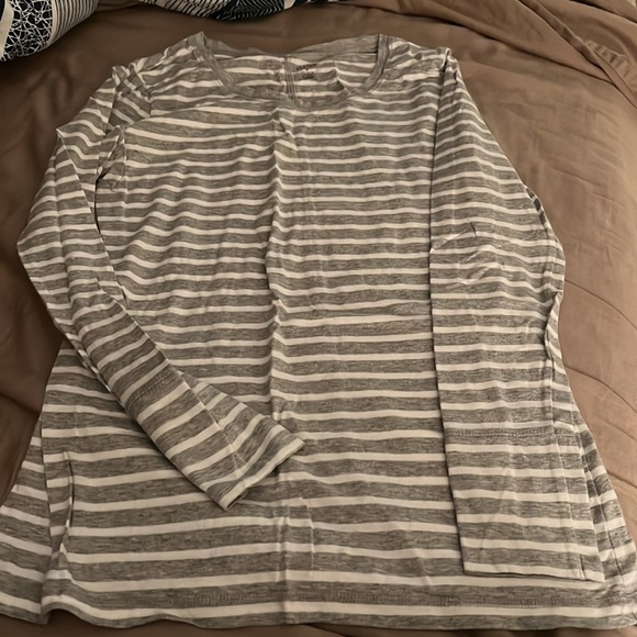 Long sleeve grey and white shirt! - Picture 2 of 3